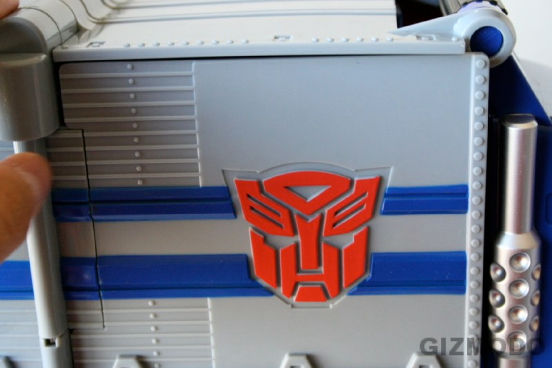 Illustration for article titled Optimus Prime Voice-Changing Helmet and Battle Blaster Review